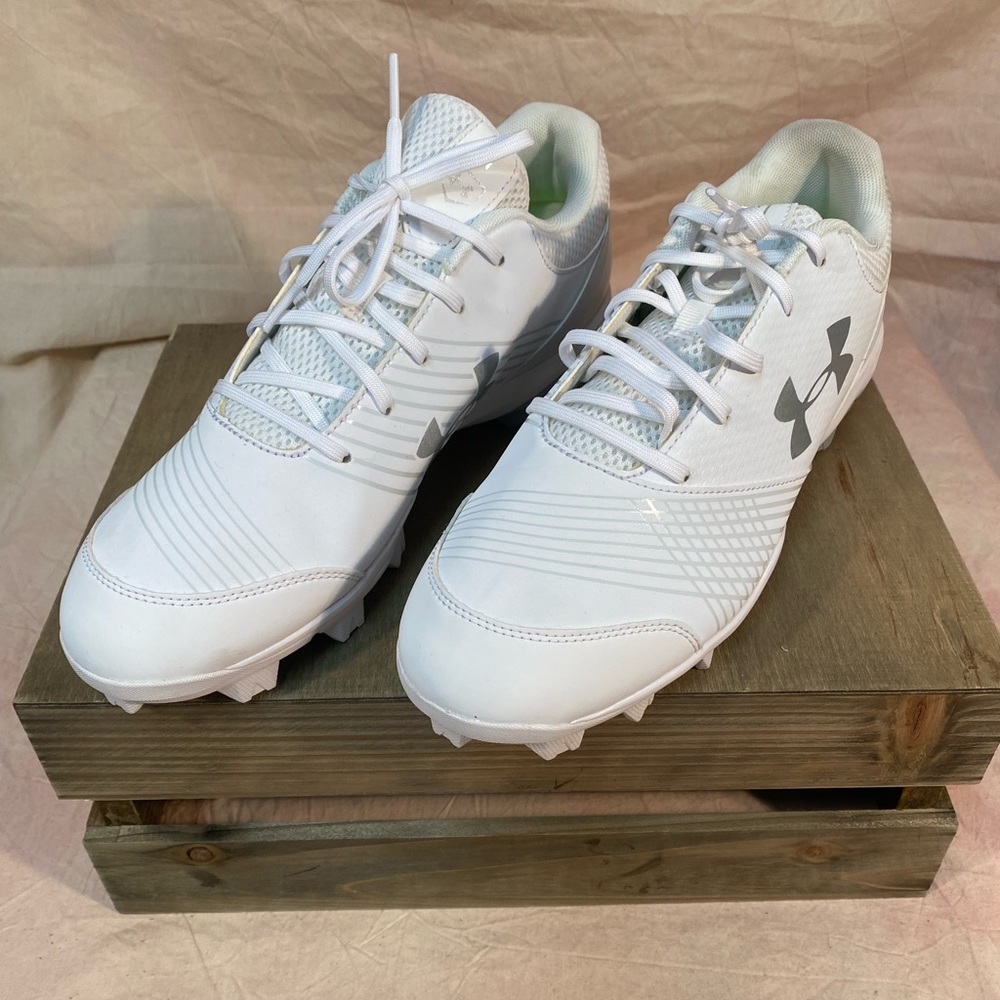 Under Armour Women’s Glyde Rubber Molded Softball Cleats